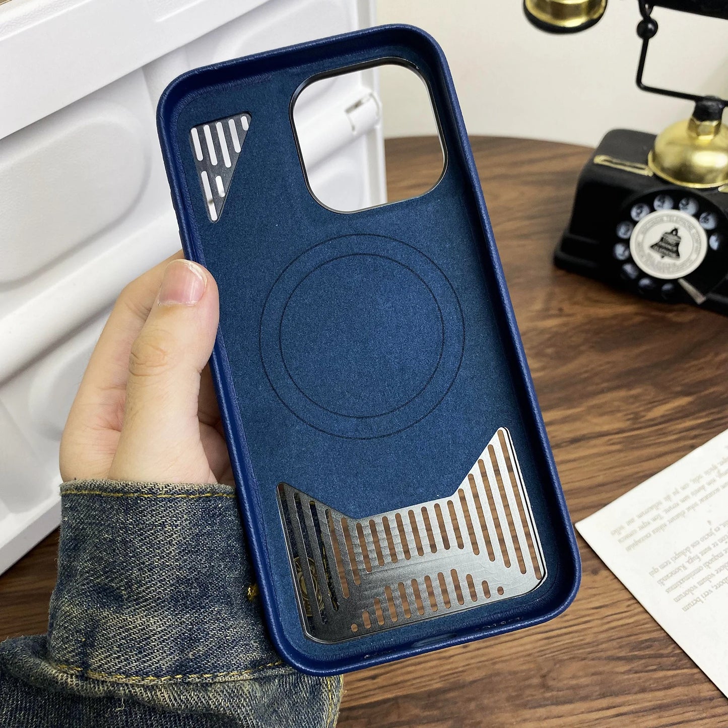 iPhone 11 a 15 /  Funda  Cuero Metálico