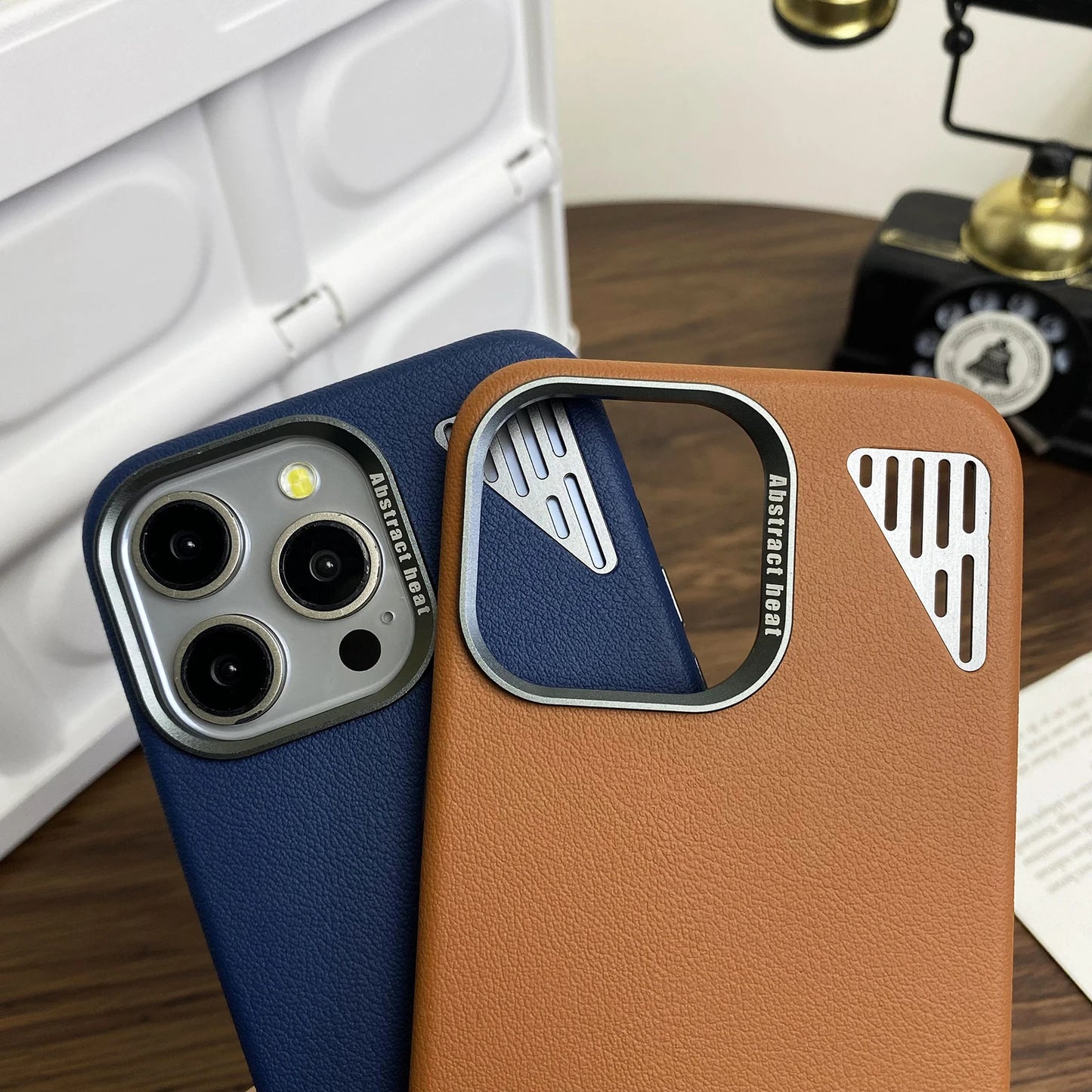 iPhone 11 a 15 /  Funda  Cuero Metálico